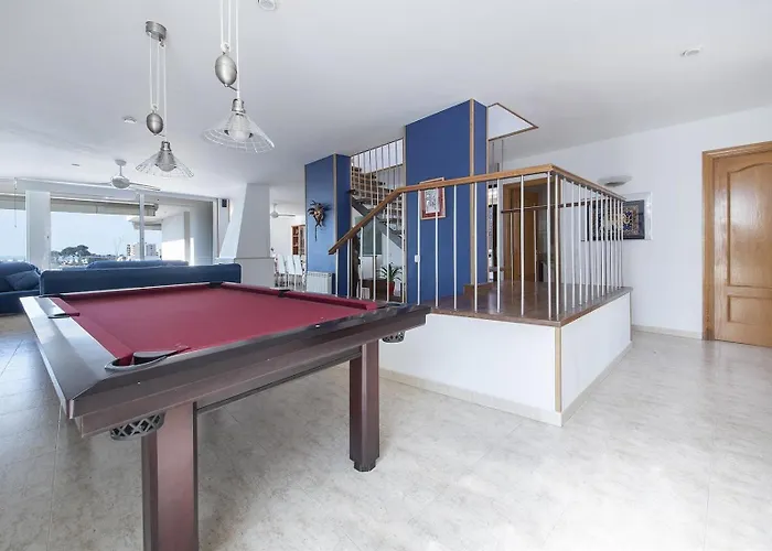 Отель Med Private Pool Bbq Sea