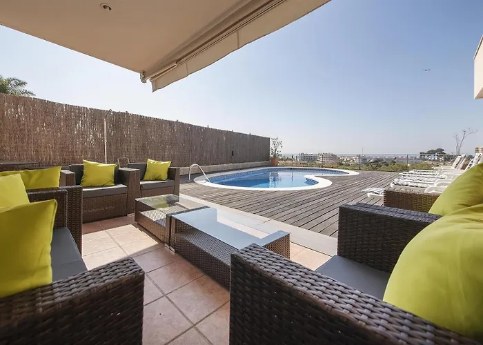 Отель Med Private Pool Bbq Sea